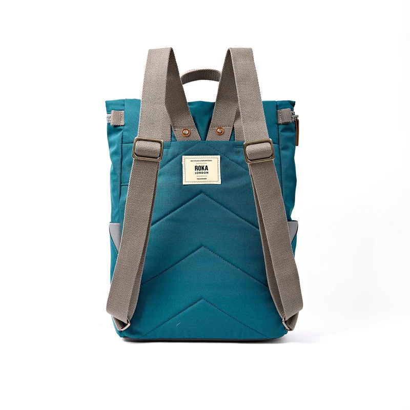 ROKA Finchley Eine große Tasche aus recyceltem Canvas in tiefem Türkis