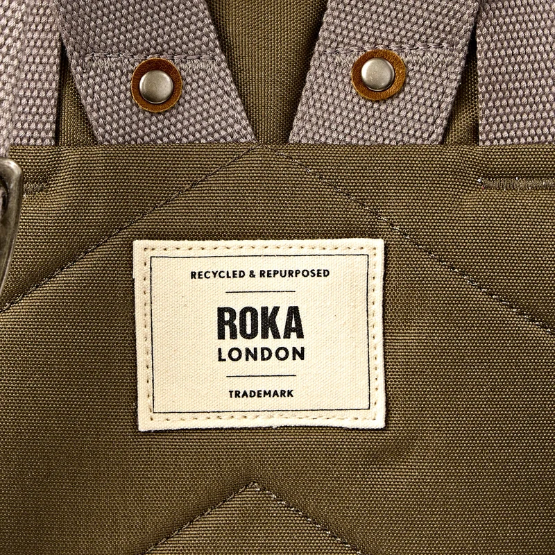 ROKA Finchley Eine große Tasche aus recyceltem Segeltuch von Sea Spray