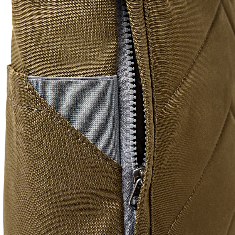 ROKA Finchley Eine große Tasche aus recyceltem Segeltuch von Sea Spray