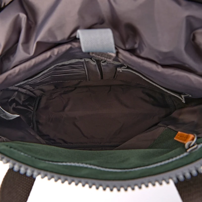 ROKA Finchley Große Tasche aus recyceltem Canvas für Gewitter