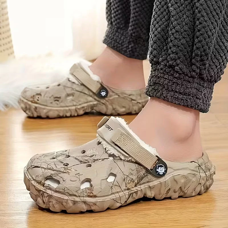 Sjoukje – Mit Fleece Gefütterte Clogs im Camouflage Schau mit Verstellbaren Riemen