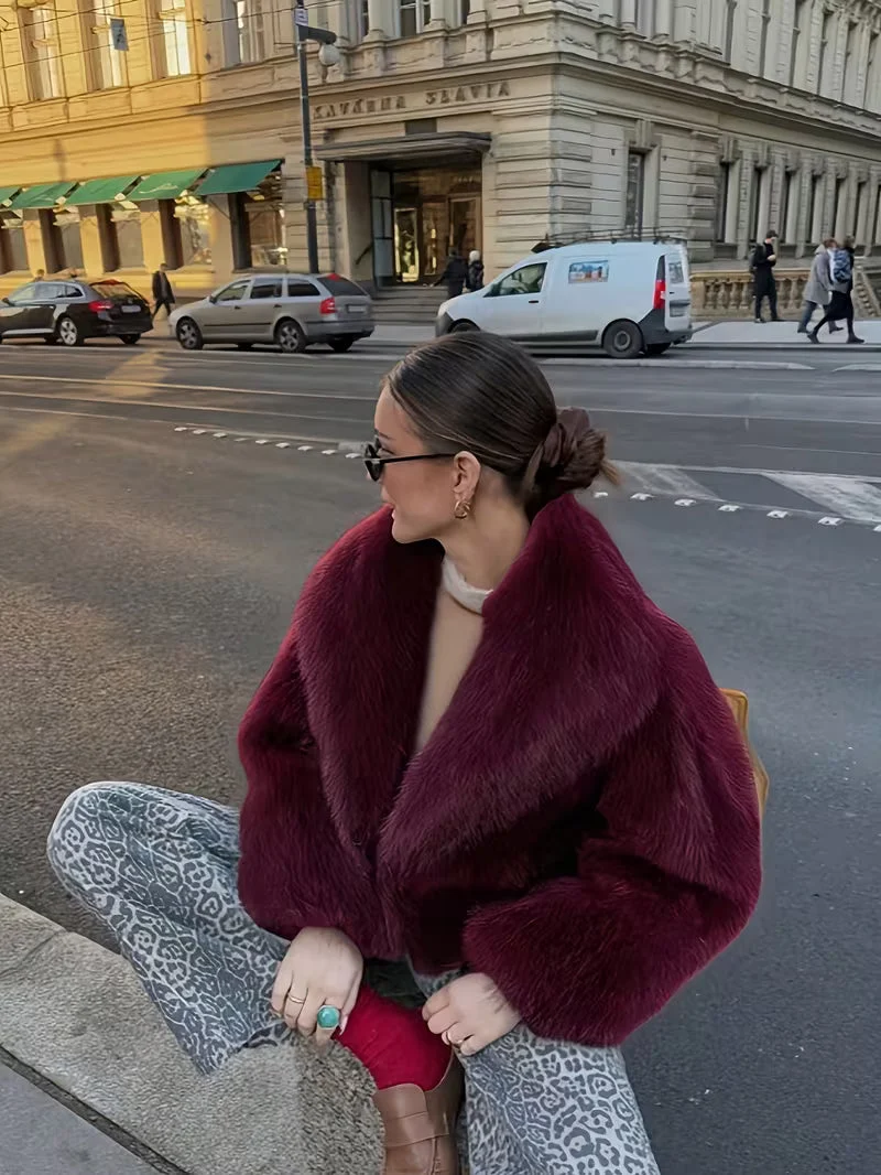 Jorida – Oversized-jacke Aus Kunstfell Mit Gekürztem Revers