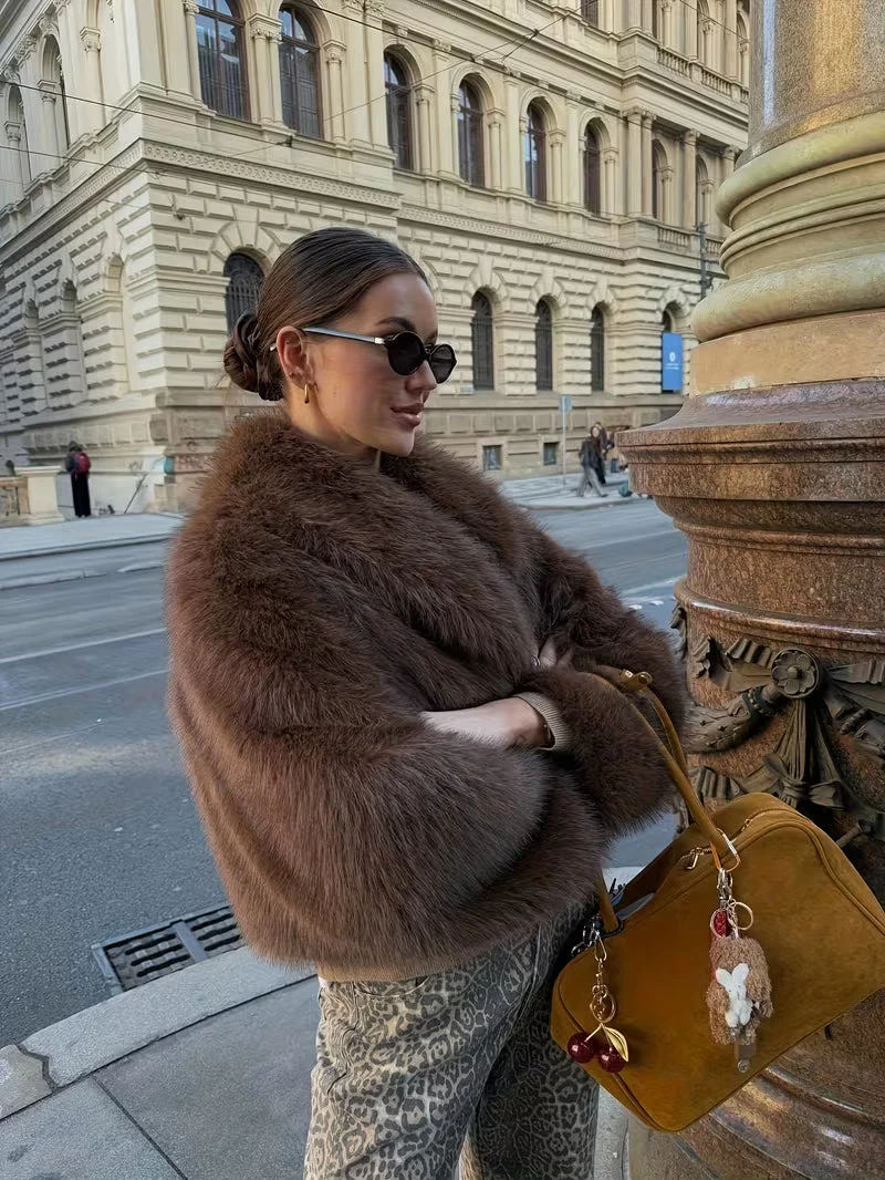 Jorida – Oversized-jacke Aus Kunstfell Mit Gekürztem Revers