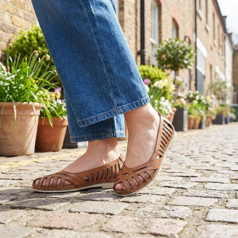 Leather Cut Out Peep Toe Flats - KARY43003 / 329 013 - Tan