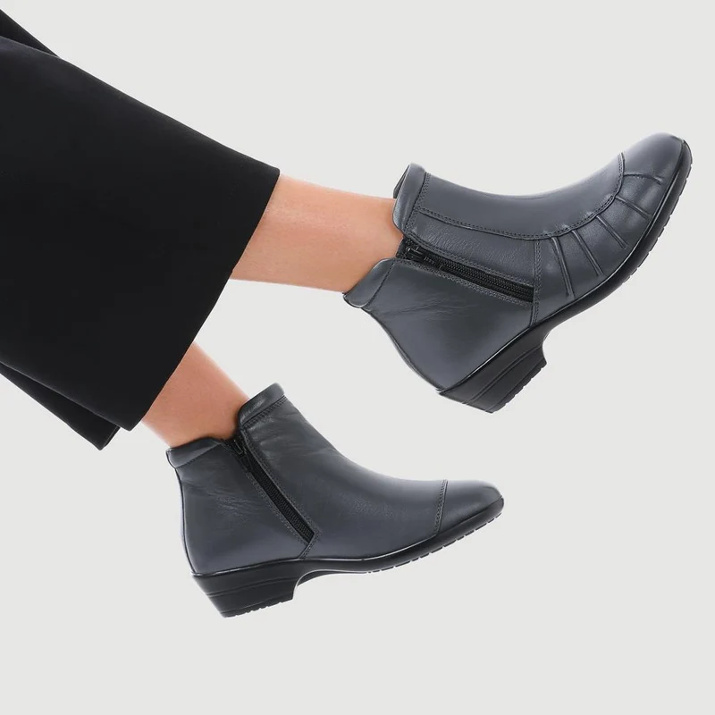 Lightweight Leather Ankle Boots - KF38012 / 324 468 - Grey