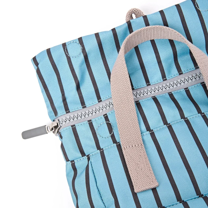 ROKA Canfield B Blue Stripe Medium Tasche aus recyceltem Canvas