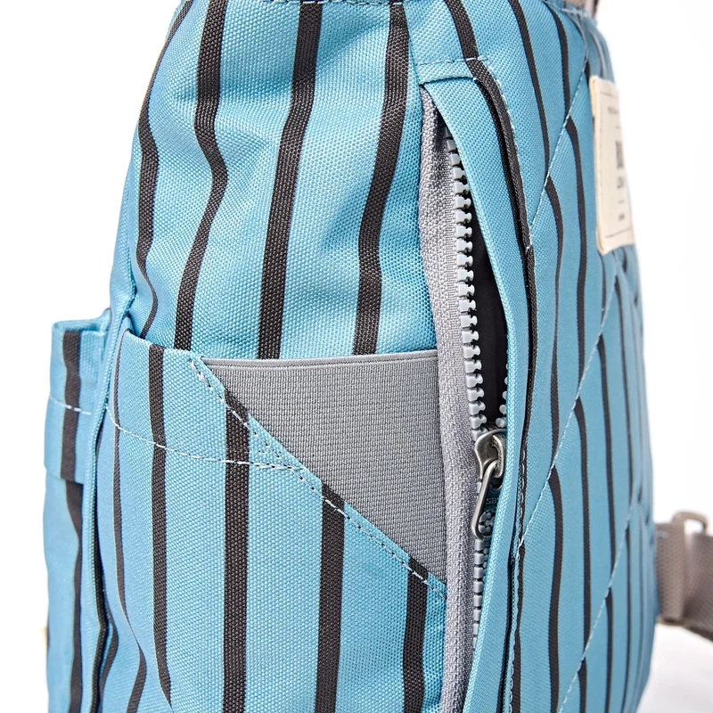 ROKA Canfield B Blue Stripe Medium Tasche aus recyceltem Canvas