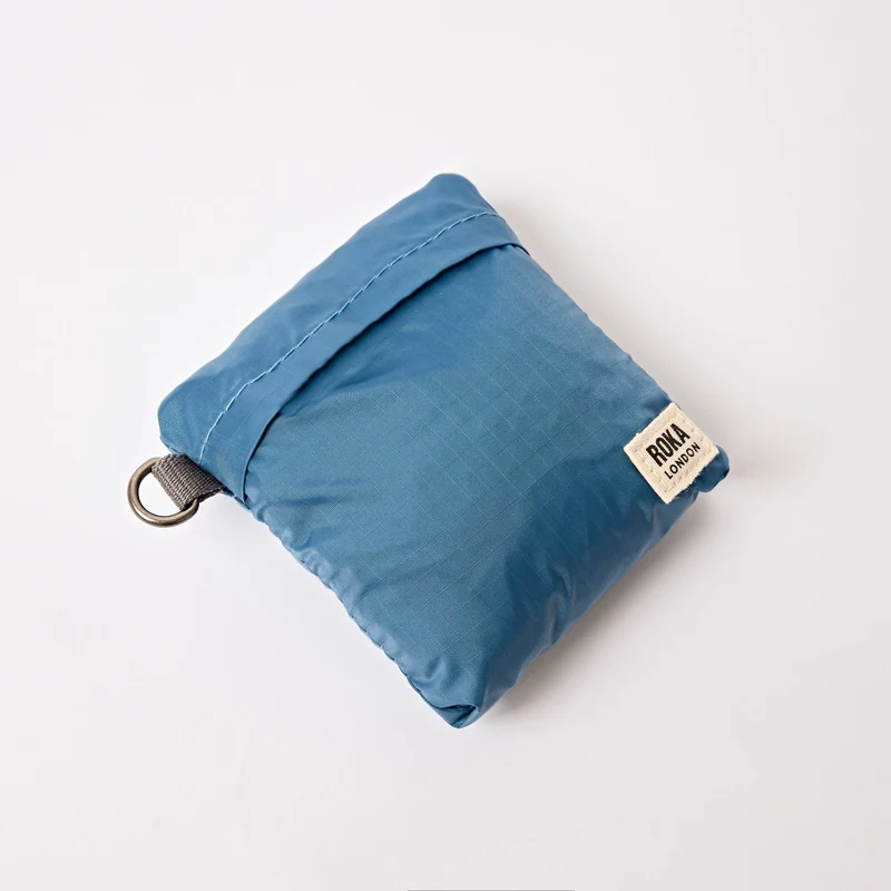 ROKA Borough Medium Tasche aus recyceltem Ripstop-Nylon | Retro-Blau
