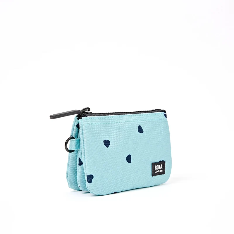 ROKA Carnaby Kleine Handtasche aus recyceltem Canvas mit Herzmuster