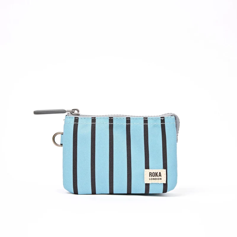 ROKA Carnaby Kleine Handtasche aus recyceltem Canvas mit blauen Streifen