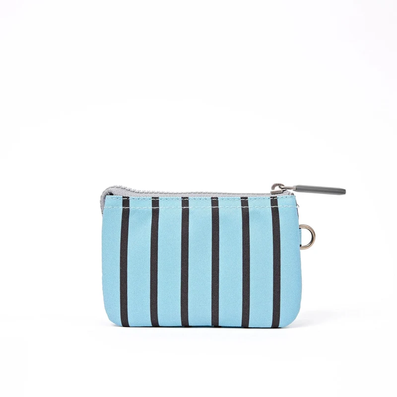 ROKA Carnaby Kleine Handtasche aus recyceltem Canvas mit blauen Streifen