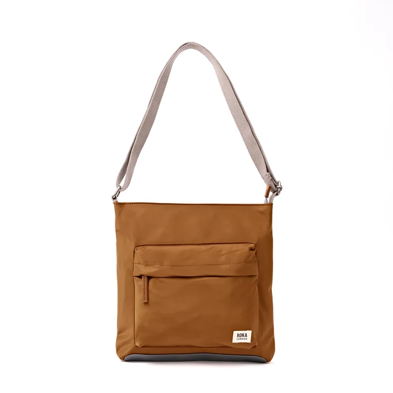 ROKA Kennington B Mittelgroße Recycling-Nylontasche | Keks