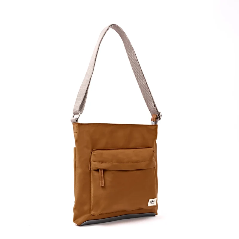 ROKA Kennington B Mittelgroße Recycling-Nylontasche | Keks