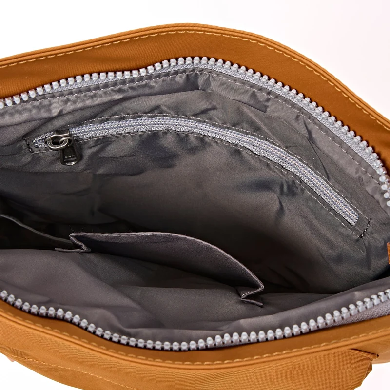 ROKA Kennington B Mittelgroße Recycling-Nylontasche | Keks