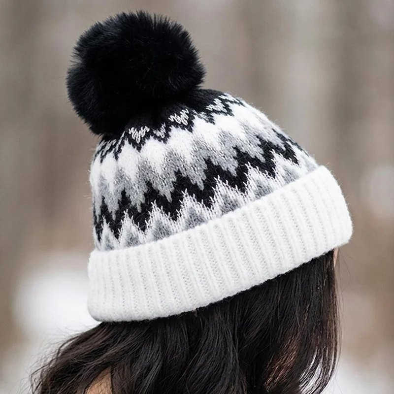 Fashionable Knitted Bobble Hat - SISK44007 / 329 904 - Cream Multi
