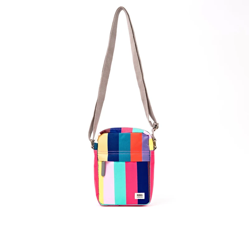ROKA Bond Tasche aus recyceltem Canvas mit breiten, mehrfarbigen Streifen