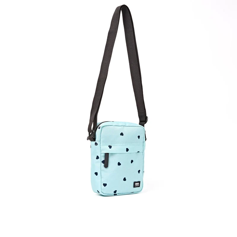 ROKA Bond Tasche aus recyceltem Canvas mit Herzmuster