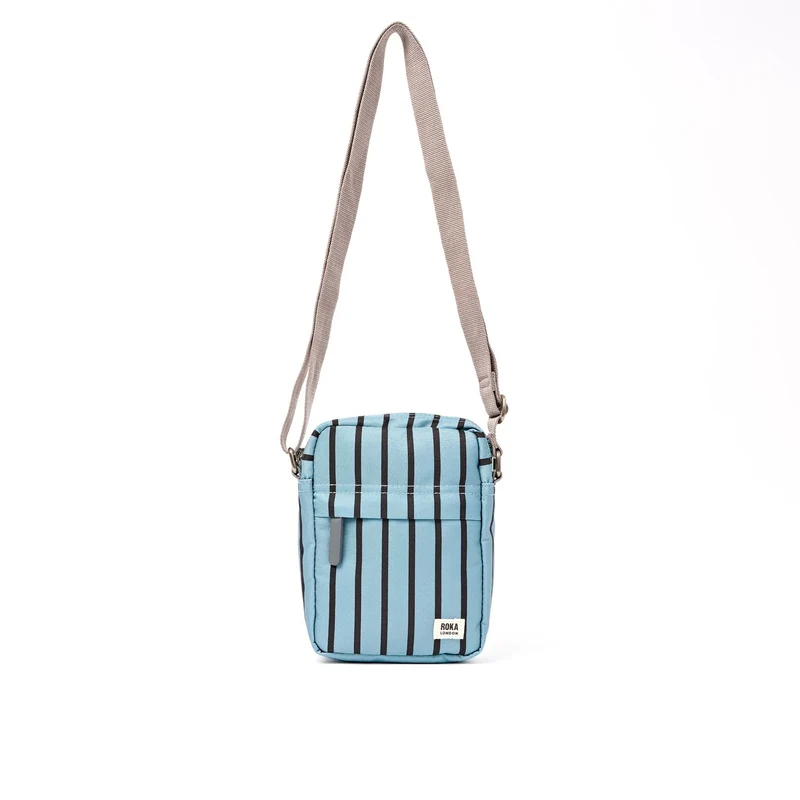 ROKA Bond Tasche aus recyceltem Canvas mit blauen Streifen