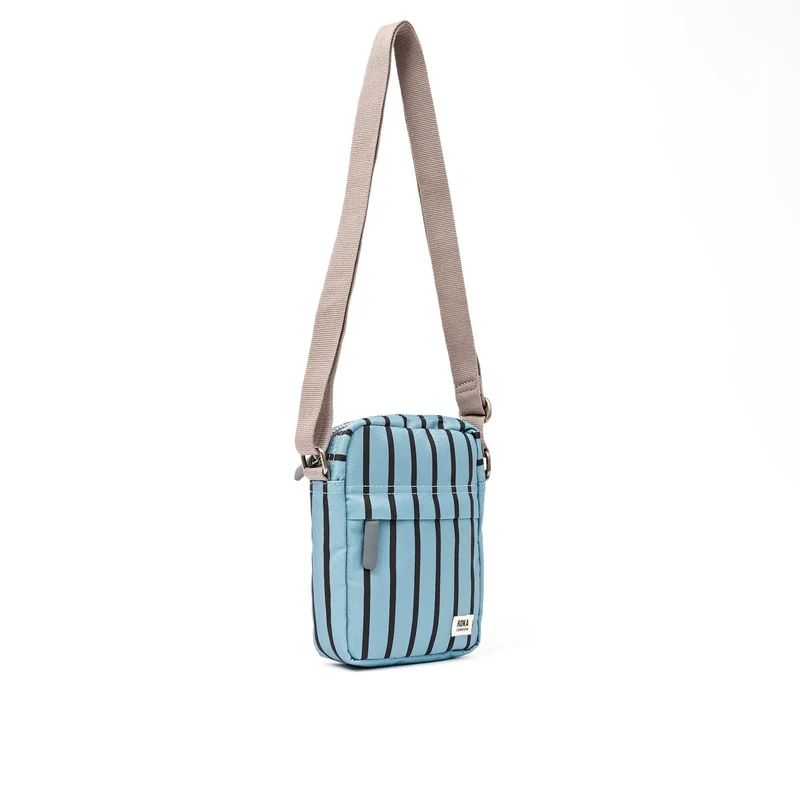 ROKA Bond Tasche aus recyceltem Canvas mit blauen Streifen