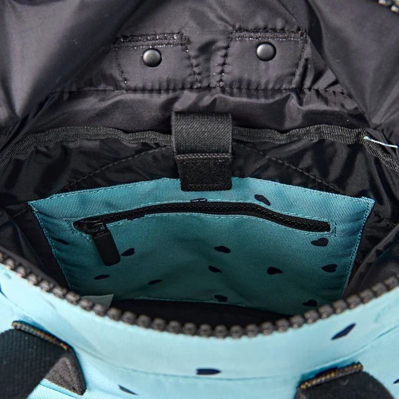 ROKA Canfield Kleine Tasche aus recyceltem Canvas mit Herzmuster