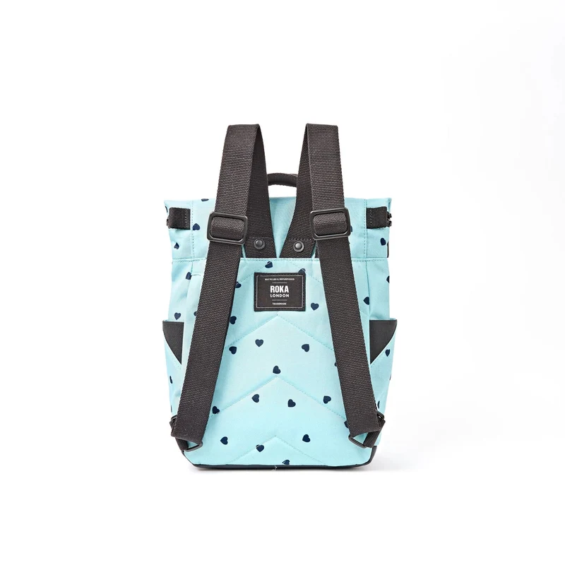 ROKA Canfield Kleine Tasche aus recyceltem Canvas mit Herzmuster