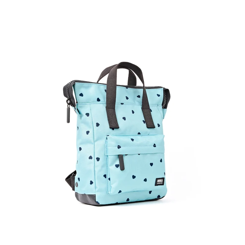 ROKA Bantry Kleine Tasche aus recyceltem Canvas mit Herzmuster