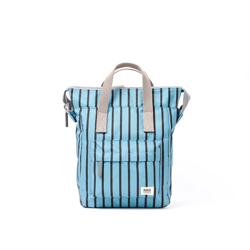 ROKA Bantry Kleine Tasche aus recyceltem Canvas mit blauem Streifen