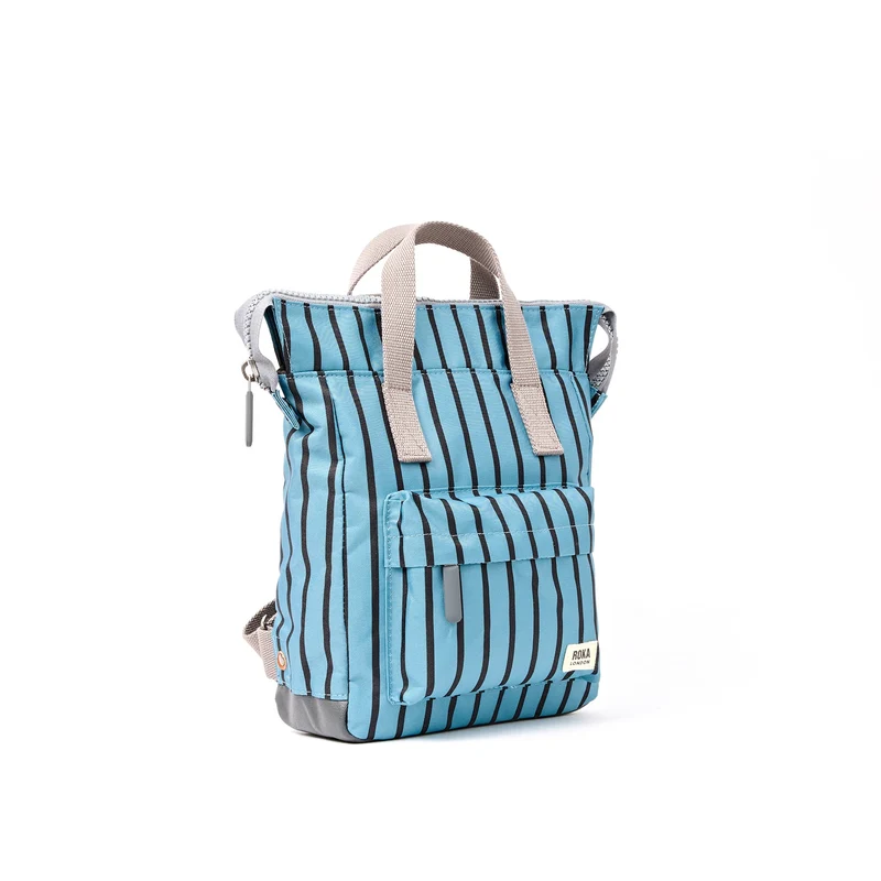 ROKA Bantry Kleine Tasche aus recyceltem Canvas mit blauem Streifen