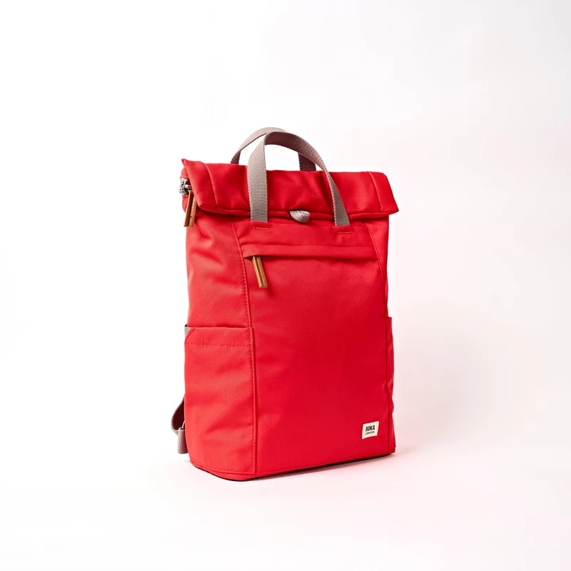 ROKA Finchley Eine mittelgroße, scharlachrote Tasche aus recyceltem Canvas