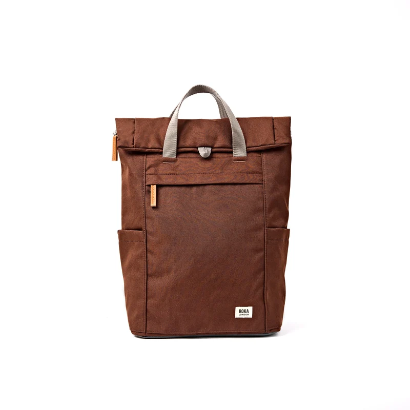 ROKA Finchley Eine mittelgroße Tasche aus recyceltem Canvas in Schokoladenbraun