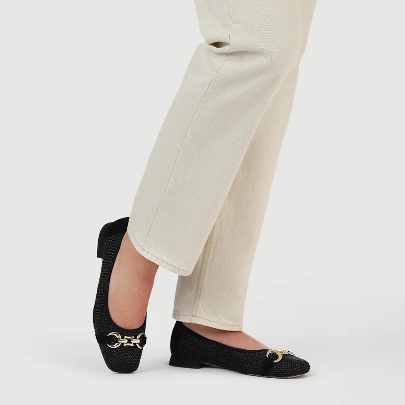 Leather Buckle-Detailed Pumps - CAPRI41500 / 327 055 - Black
