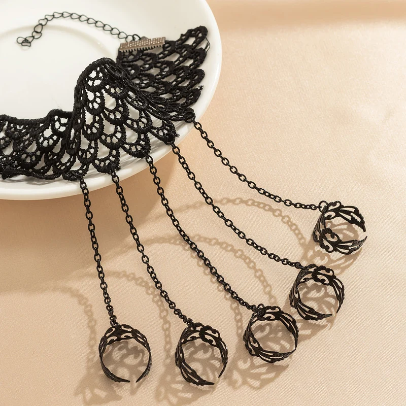 Sollina – Armband Mit Ringen Und Kettengliedern im Spitzen-Finger-Handgelenk-Stil