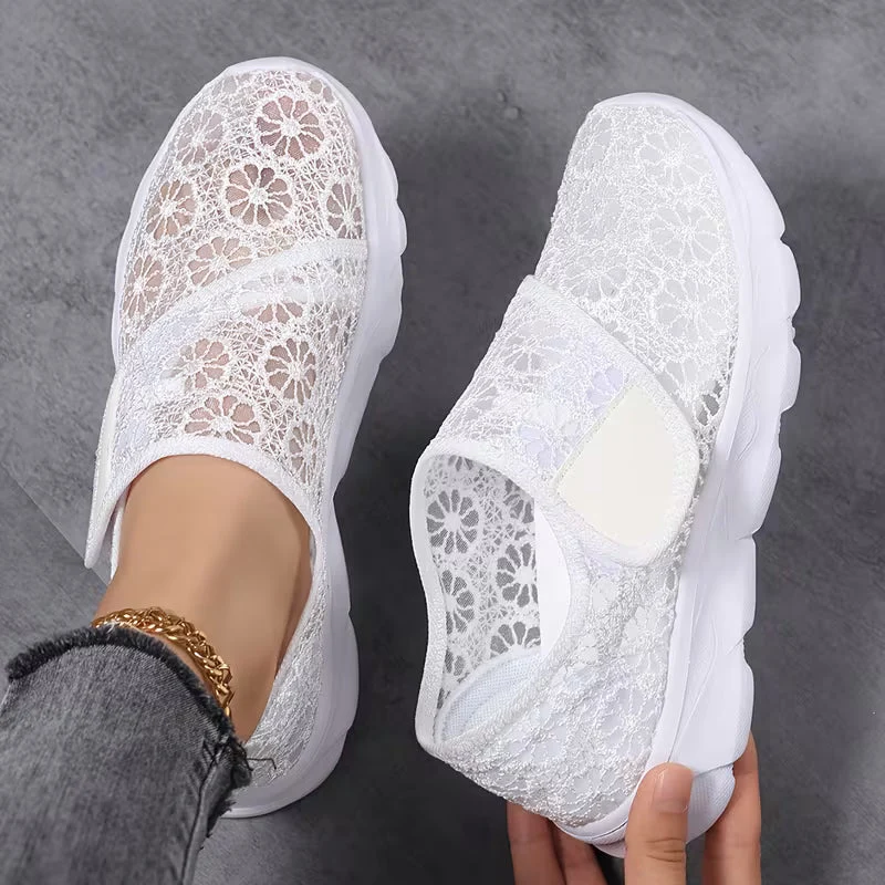 Sabyne – Sneaker Mit Blumenmuster Aus Spitze Und Klettverschluss