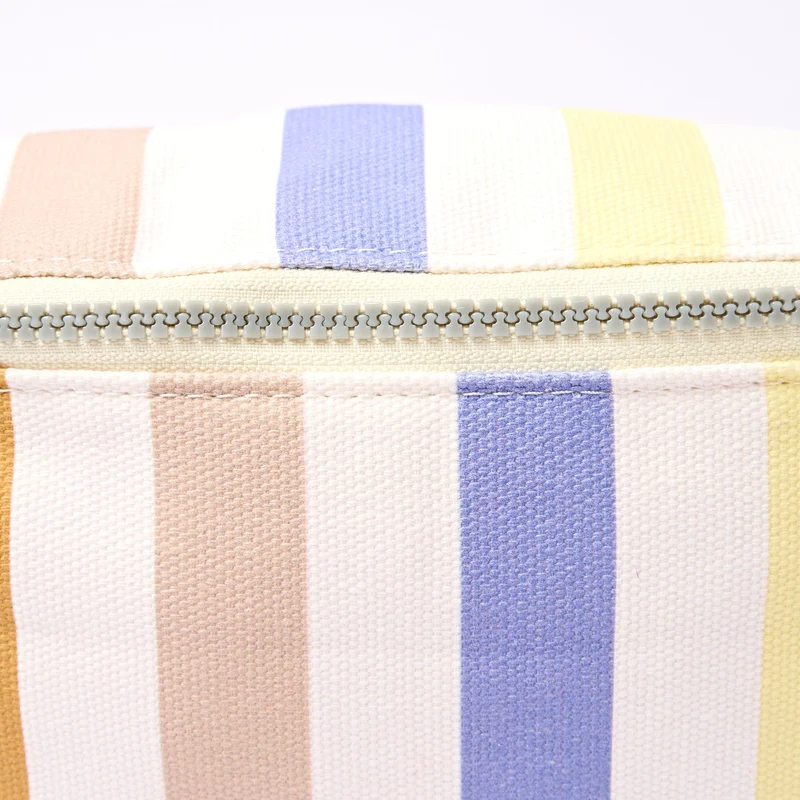 ROKA Mill Hill Umhängetasche aus Baumwoll-Canvas | Pastellfarbenes Streifenmuster