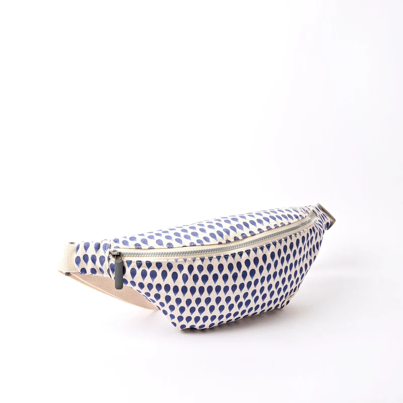 ROKA Mill Hill Crossbody-Tasche aus Baumwoll-Canvas | Denim Rain Indigo