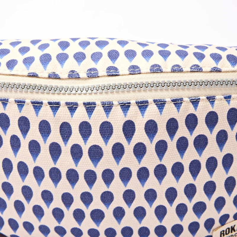 ROKA Mill Hill Crossbody-Tasche aus Baumwoll-Canvas | Denim Rain Indigo