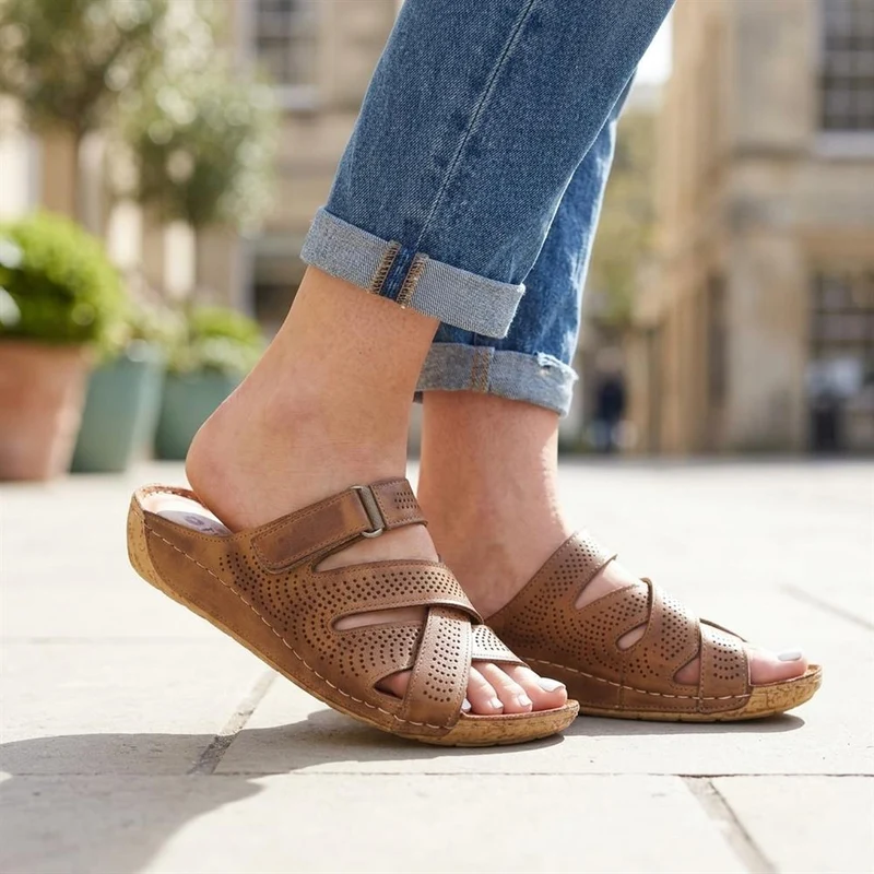 Leather Cut-Out Adjustable Strap Sandals - KARY43004 / 329 118 - Tan