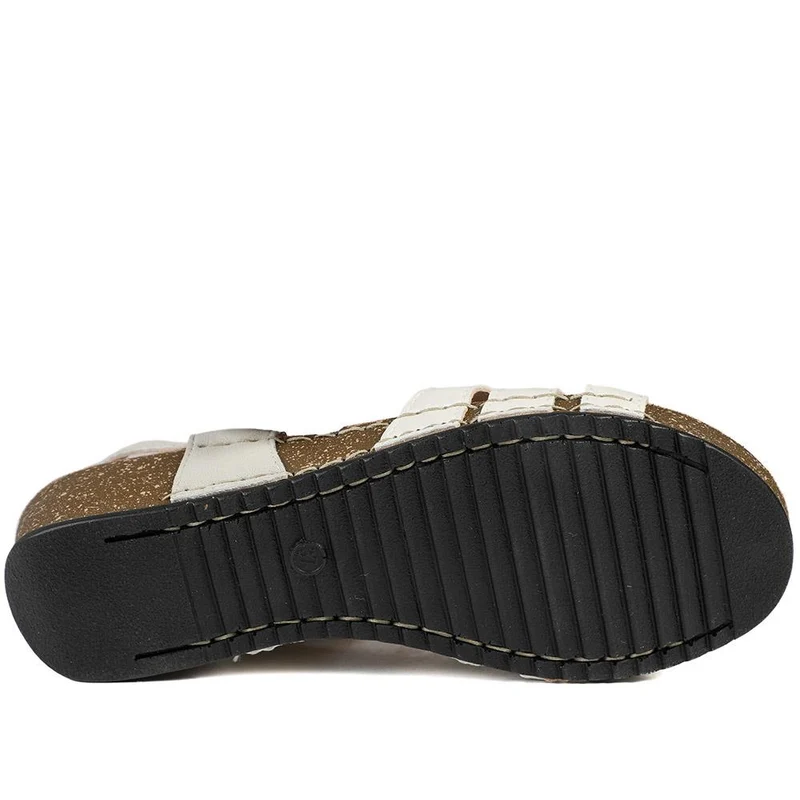 Fly Flot Patent Touch Fasten Sandals - FLY43008 / 328 655 - Off White