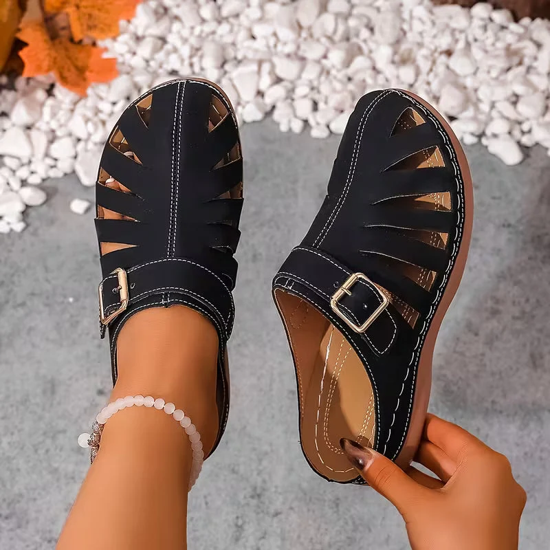 Alvena – Flache Sandalen mit Geschlossener Zehenpartie Ausschnitt Und Schnalle
