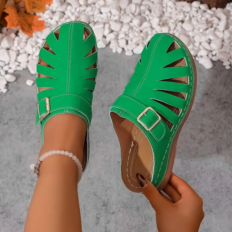 Alvena – Flache Sandalen mit Geschlossener Zehenpartie Ausschnitt Und Schnalle