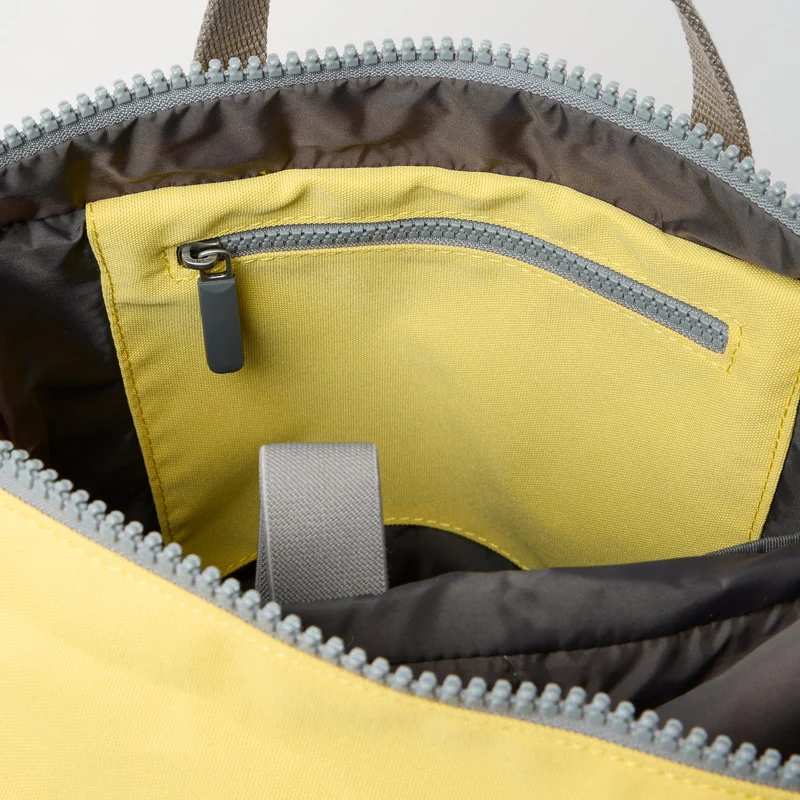 ROKA Camden J Lemonade Stripe Medium Rucksack aus recyceltem Nylon