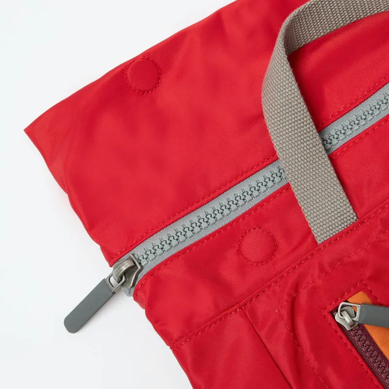 ROKA Camden J Cranberry Stripe Medium Rucksack aus recyceltem Nylon
