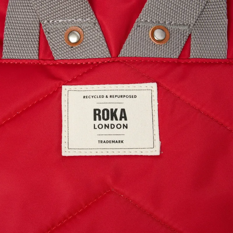 ROKA Camden J Cranberry Stripe Medium Rucksack aus recyceltem Nylon