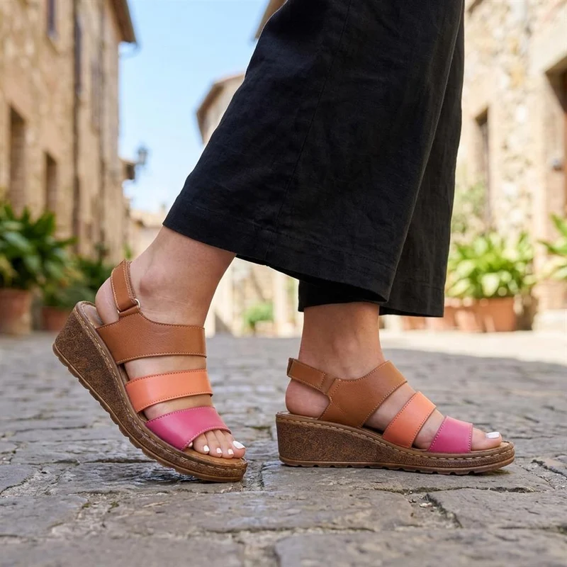 Cushioned Leather Wedge Heel Sandals - BOAY43000 / 329 206 - Tan Multi
