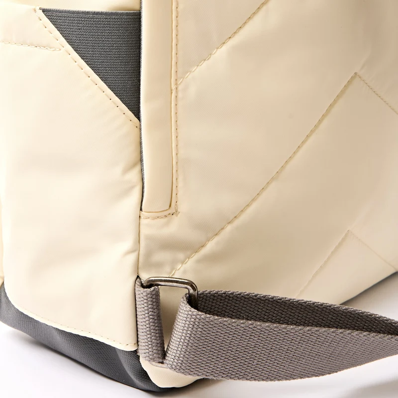 ROKA Camden J Rucksack aus recyceltem Nylon mit Wachspapierstreifen, mittelgroß