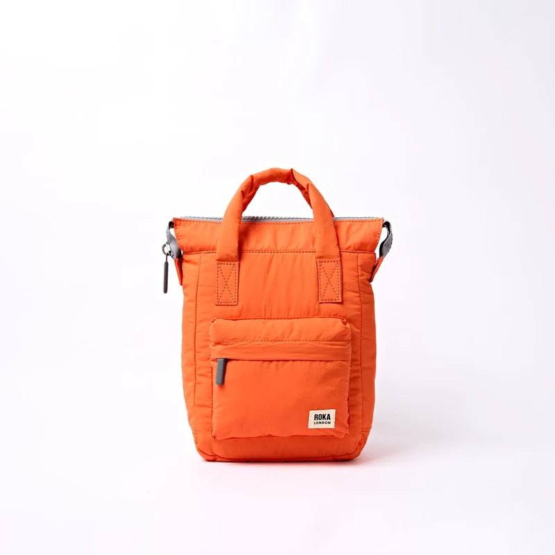 ROKA Bantry XS Retro-Tasche aus recyceltem Nylon in Mandarinenfarbe