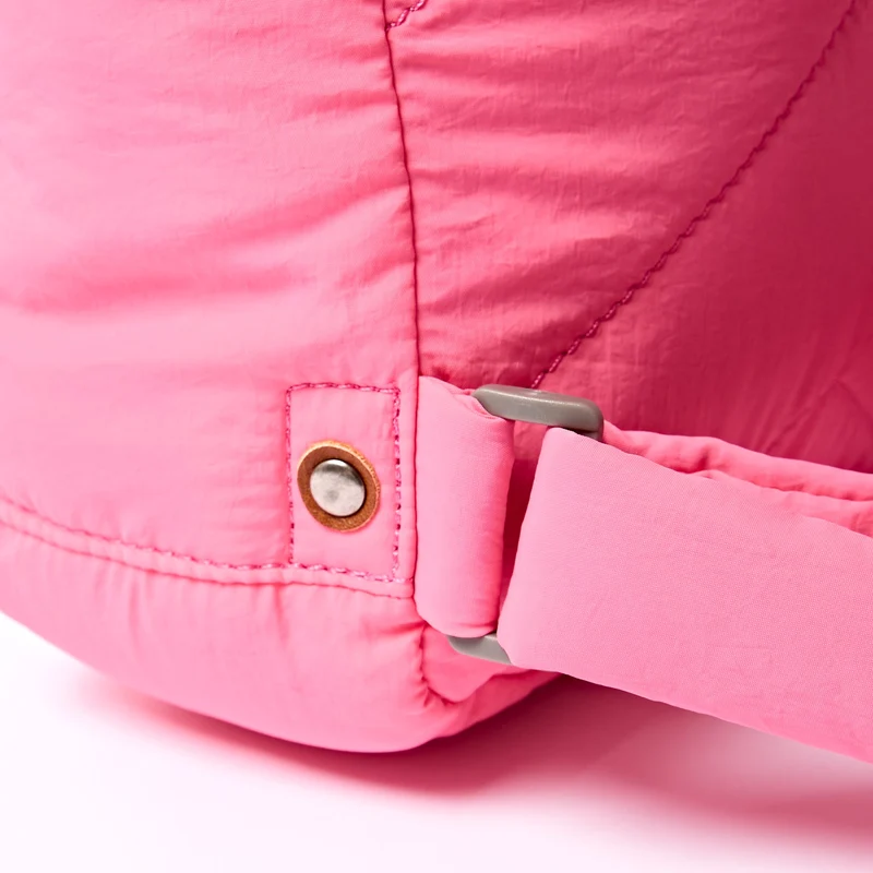 ROKA Bantry XS Tasche aus recyceltem Nylon in Pink Lemonade