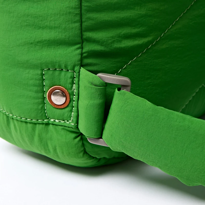 ROKA Bantry XS Online Tasche aus recyceltem Nylon, limettengrün