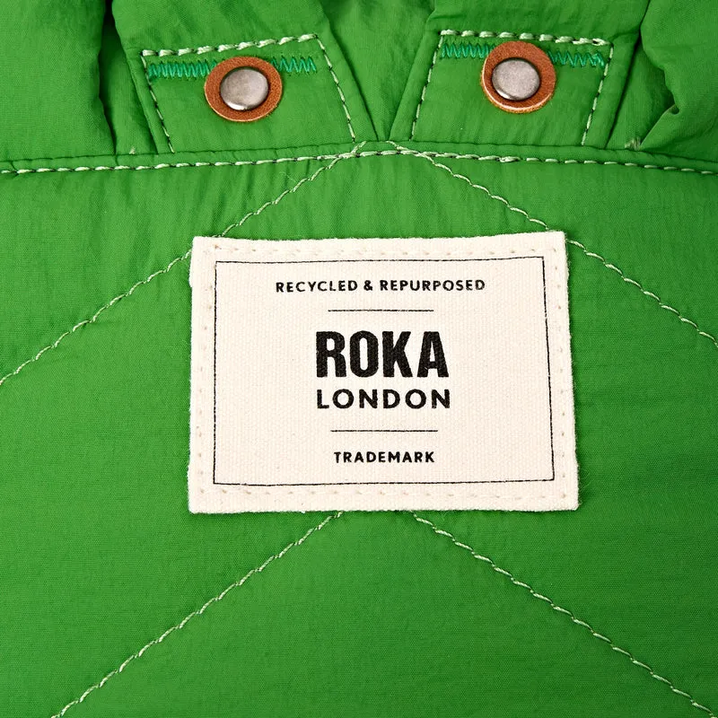 ROKA Bantry XS Online Tasche aus recyceltem Nylon, limettengrün