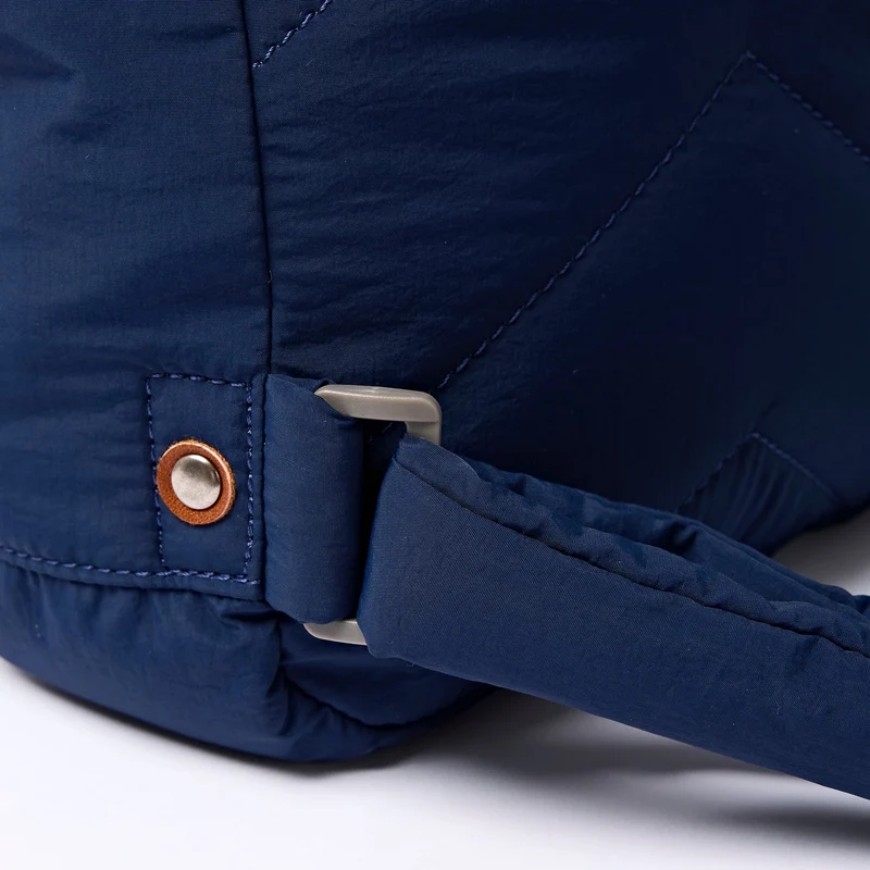 ROKA Bantry XS Midnight Tasche aus recyceltem Nylon